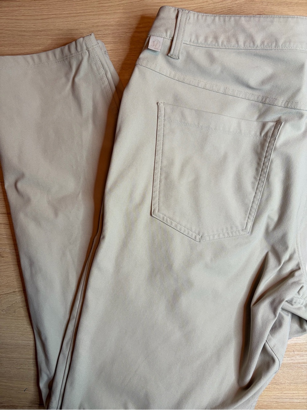 Lululemon ABC Pant Slim Trench Beige Khaki Technical Golf Trousers Size 34